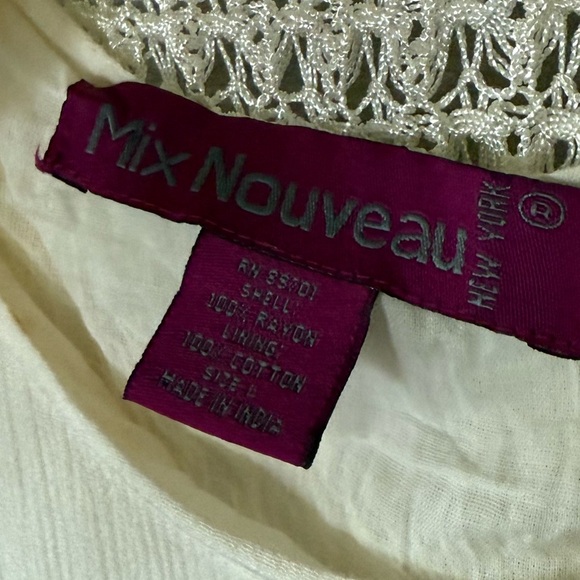 Mix Nouveau|Vintage 90’s tiered ruffle white Maxi dress with crotchet & florals• - Picture 9 of 13